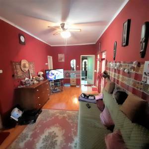 Een gezinswoning met 7 slaapkamers in goede staat is te koop in Putnok, provincie Borsod.