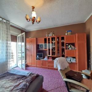 Een gezinswoning met 7 slaapkamers in goede staat is te koop in Putnok, provincie Borsod.