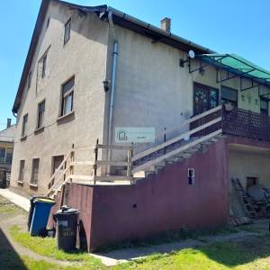 Een gezinswoning met 7 slaapkamers in goede staat is te koop in Putnok, provincie Borsod.