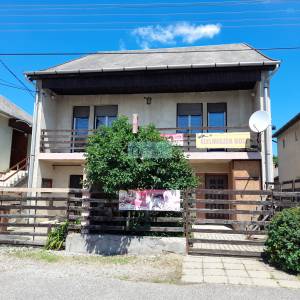 Een gezinswoning met 7 slaapkamers in goede staat is te koop in Putnok, provincie Borsod.