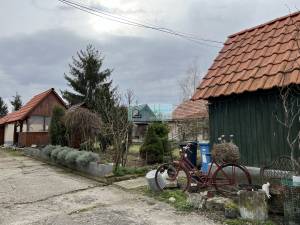 Een gedeeltelijk gerenoveerde boerderij met zonnepanelen nabij het Lázbérci meer te koop in Noord-Hongarije