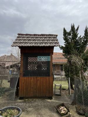 Een gedeeltelijk gerenoveerde boerderij met zonnepanelen nabij het Lázbérci meer te koop in Noord-Hongarije