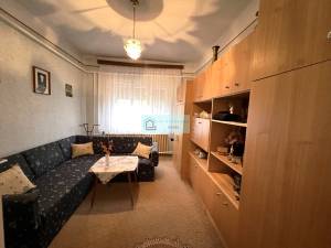 Te koop is een huis van 98 m2 met 4 slaapkamers op een perceel van 2143 m2 in Dövény, Noord-Hongarije.