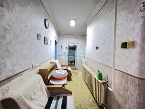 Te koop is een huis van 98 m2 met 4 slaapkamers op een perceel van 2143 m2 in Dövény, Noord-Hongarije.