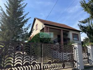 Een twee verdiepingen tellend huis in goede staat te koop in Arló, Noord-Hongarije