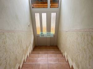 Twee huizen te koop in een rustig dorp