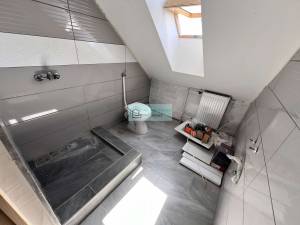 Ruime Woning met Twee Appartementen in Dövény, Noord-Hongarije