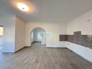 Een volledig gerenoveerd huis staat te koop in Dövény, Noord-Hongarije