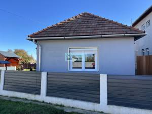Een volledig gerenoveerd huis staat te koop in Dövény, Noord-Hongarije