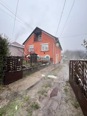 Renovated family home in the heart of Arló, surrounded by picturesque scenery and a spacious, well-kept garden