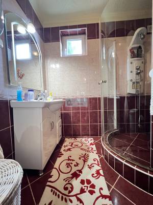 Charming, Well-Maintained Family Home on a Quiet Street in the Embrace of Nature