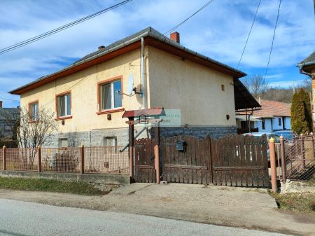 Two partially renovated houses on 1229 m2 land in Csokvaomány near the Bükk Mountains.