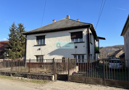 A structurally sound, 5 bedroom detached house in Arlo, Northern Hungary for sale