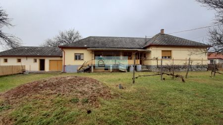 Een groot huis in de buurt van het Nationaal Park Aggtelek in Noord-Hongarije te koop