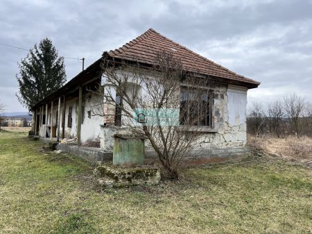 A renovation project farmhouse for sale in Dédestapolcsány, Nearby the Lázbérci lake