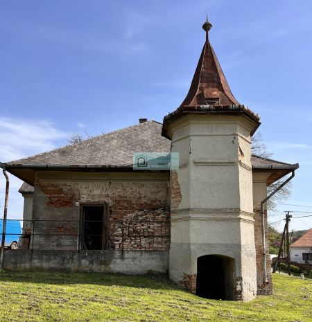 Landhuis met toren te koop in Kelemér, Noord-Hongarije