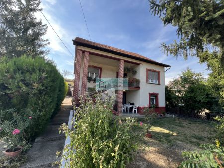 Een twee verdiepingen tellend huis in goede staat te koop in Arló, Noord-Hongarije