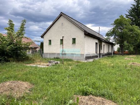 Charming Country House for Renovation near the Lázbérci Lake – Peaceful Living in Bánhorváti, Northern Hungary